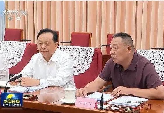 于东来为啥坐到总理座谈会前排